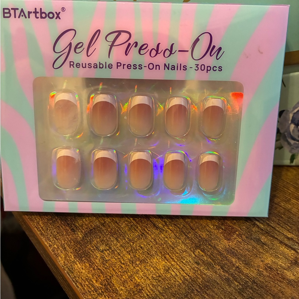 Gel Press-On Nails - Pink and White